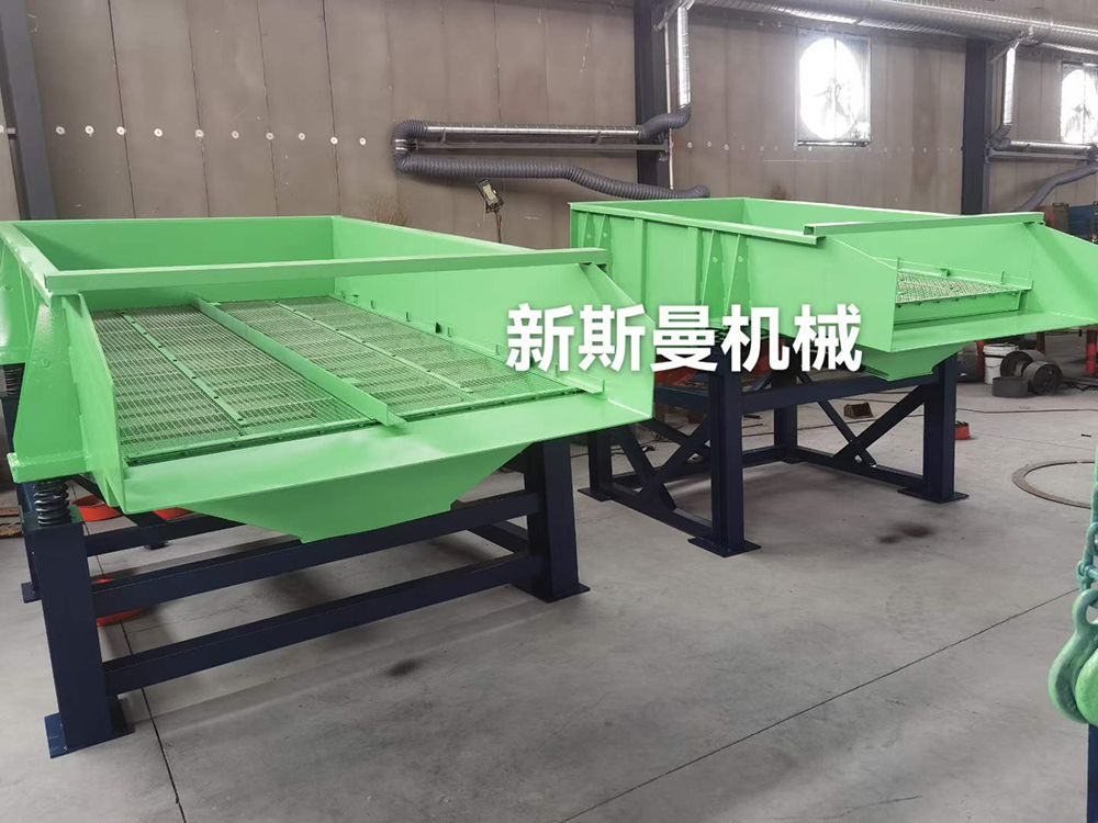 环保行业客户定制的直线筛，产量大、效率高！