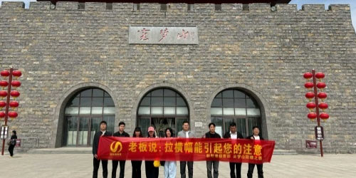 工作时全力以赴， 游玩时热情奔放， 阳光正好，新斯曼销售部团建快乐